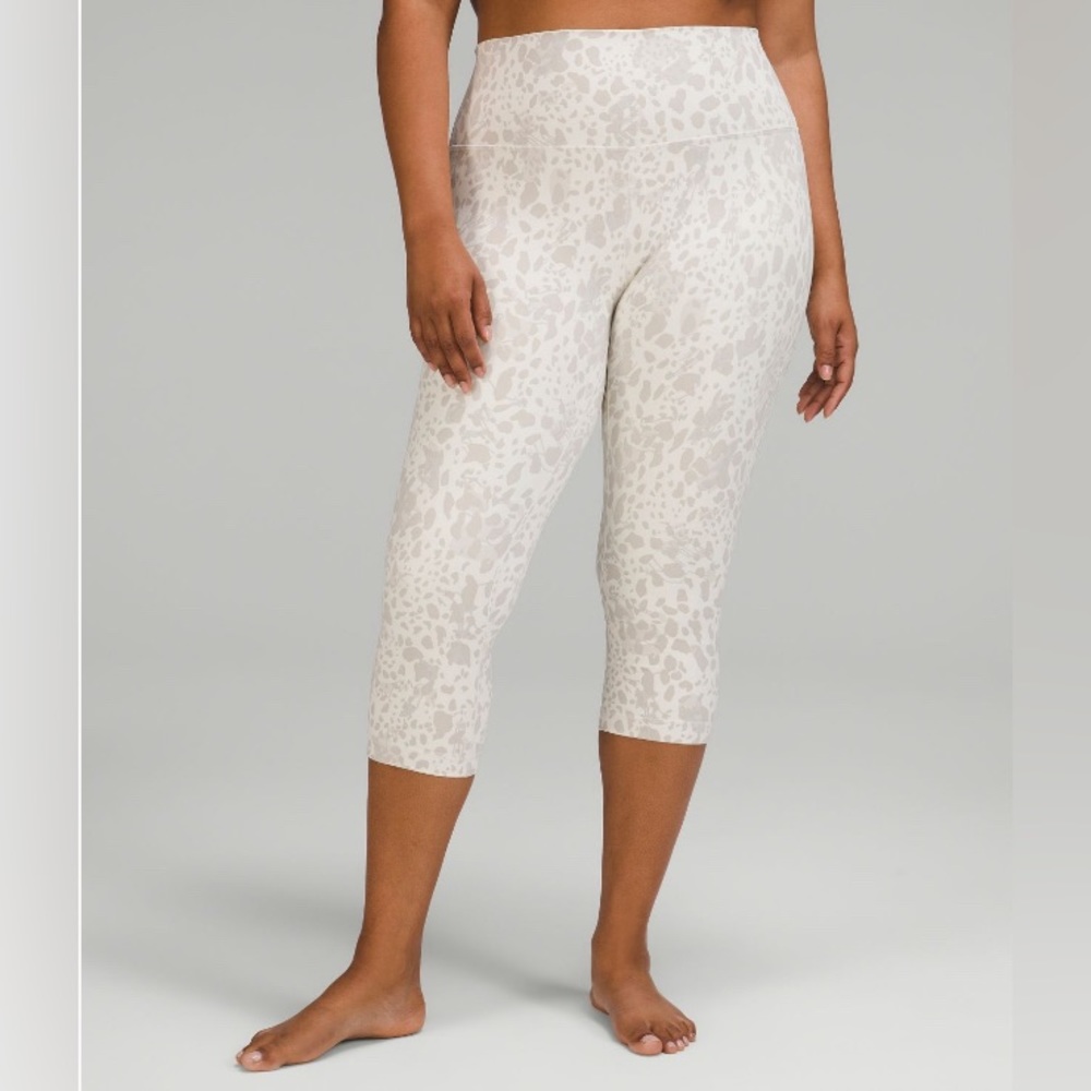 LULULEMON CROP 21 -Double Lined-